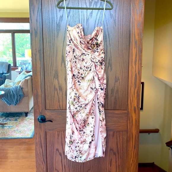 Katie May Come On Home Dress in Pink Botanical, Strapless midi
Size Small - Picture 5 of 9